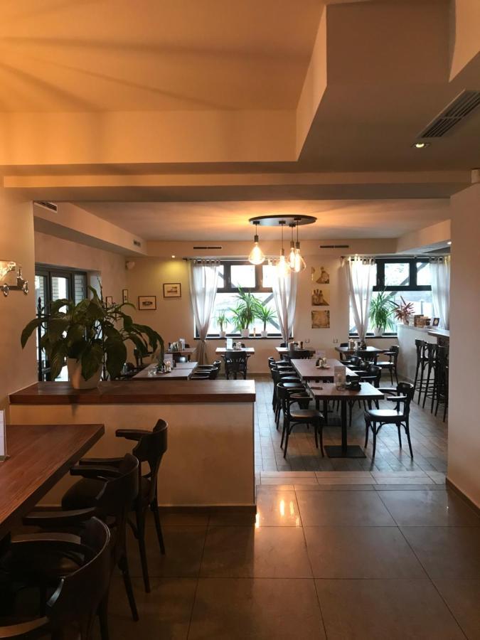 Restaurace A Penzion U Klasku 올로모우츠 외부 사진