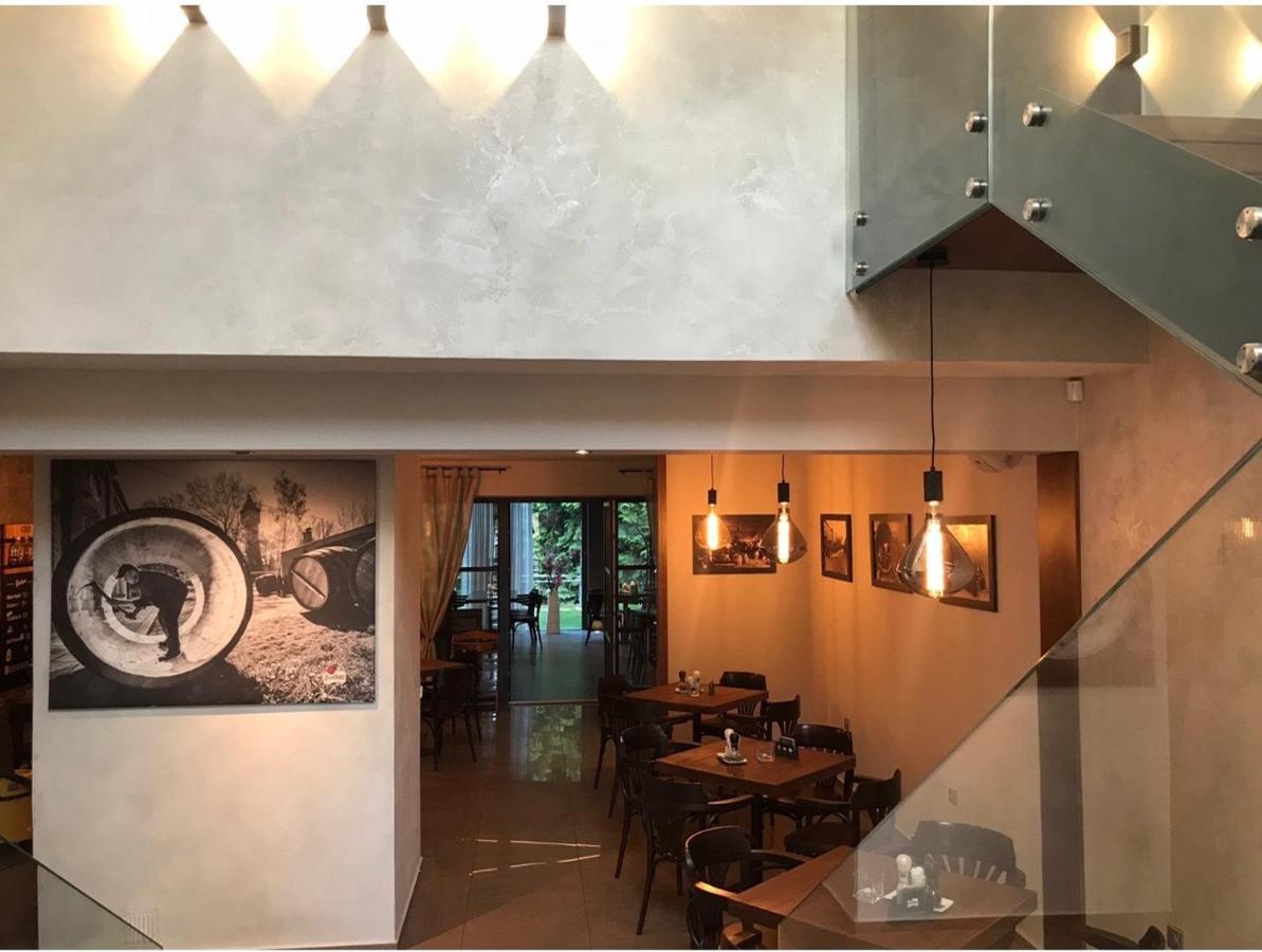 Restaurace A Penzion U Klasku 올로모우츠 외부 사진